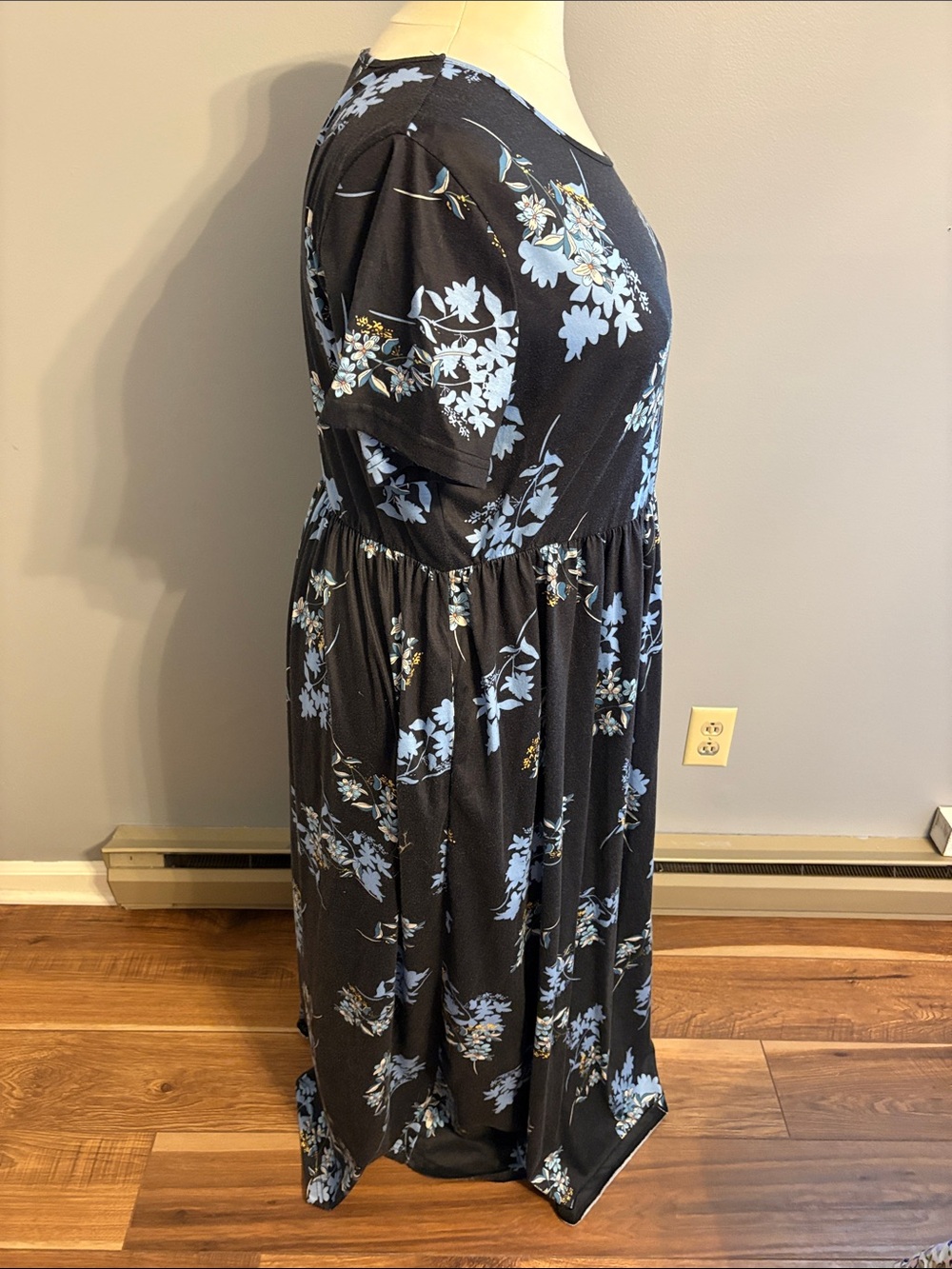 Navy Maxi Dress with Light Blue Floral Print/ size 24 - Picture 5 of 9